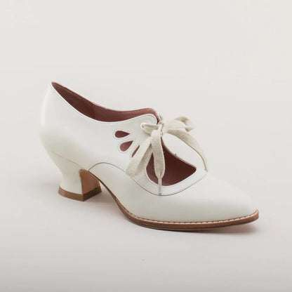 Women's Vintage Lace-Up Leather Heels